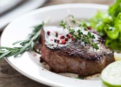 Rinderfilet mit Salat