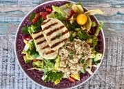 Gegrillter Halloumi mit Salat