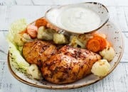 Hähnchenbrust mit Harissa, Gemüse und Tzatziki