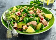 Vital Salat mit Thunfisch, Avocado, Spinat und Goji Beeren