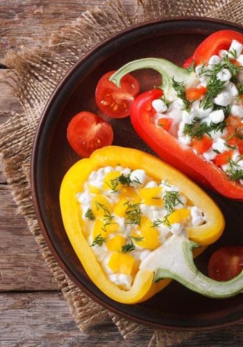 Paprika gefüllt mit Hüttenkäse